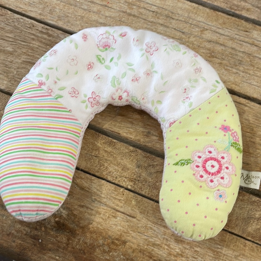 Maison Chic neck ring pillow for toddlers